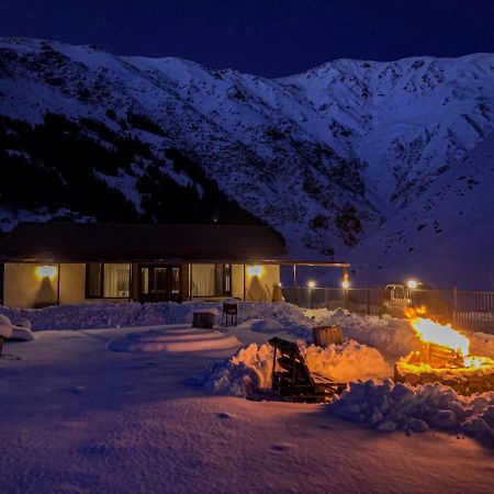 Villa Januka Garden At Sno Kazbegi Esterno foto