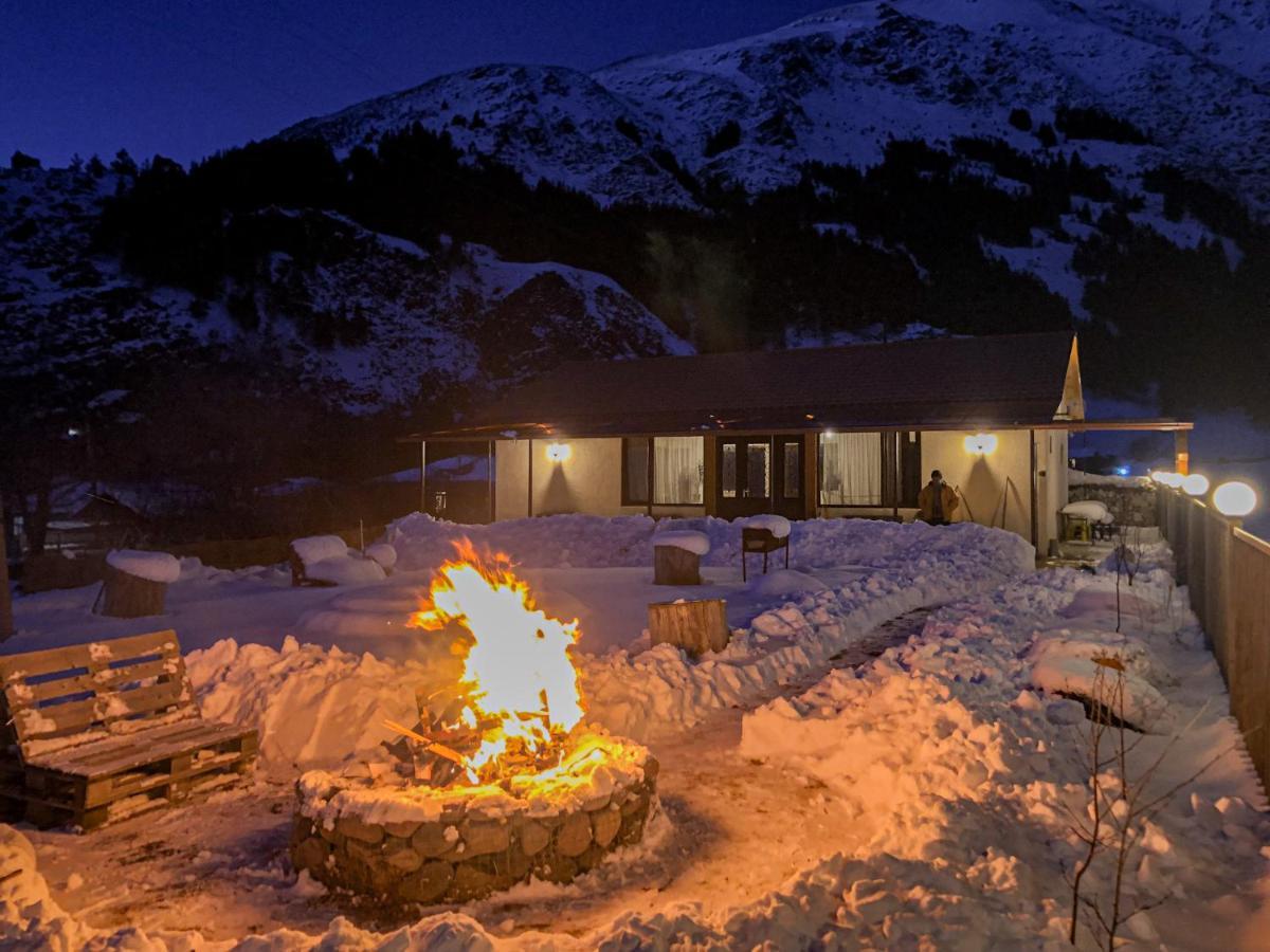Villa Januka Garden At Sno Kazbegi Esterno foto