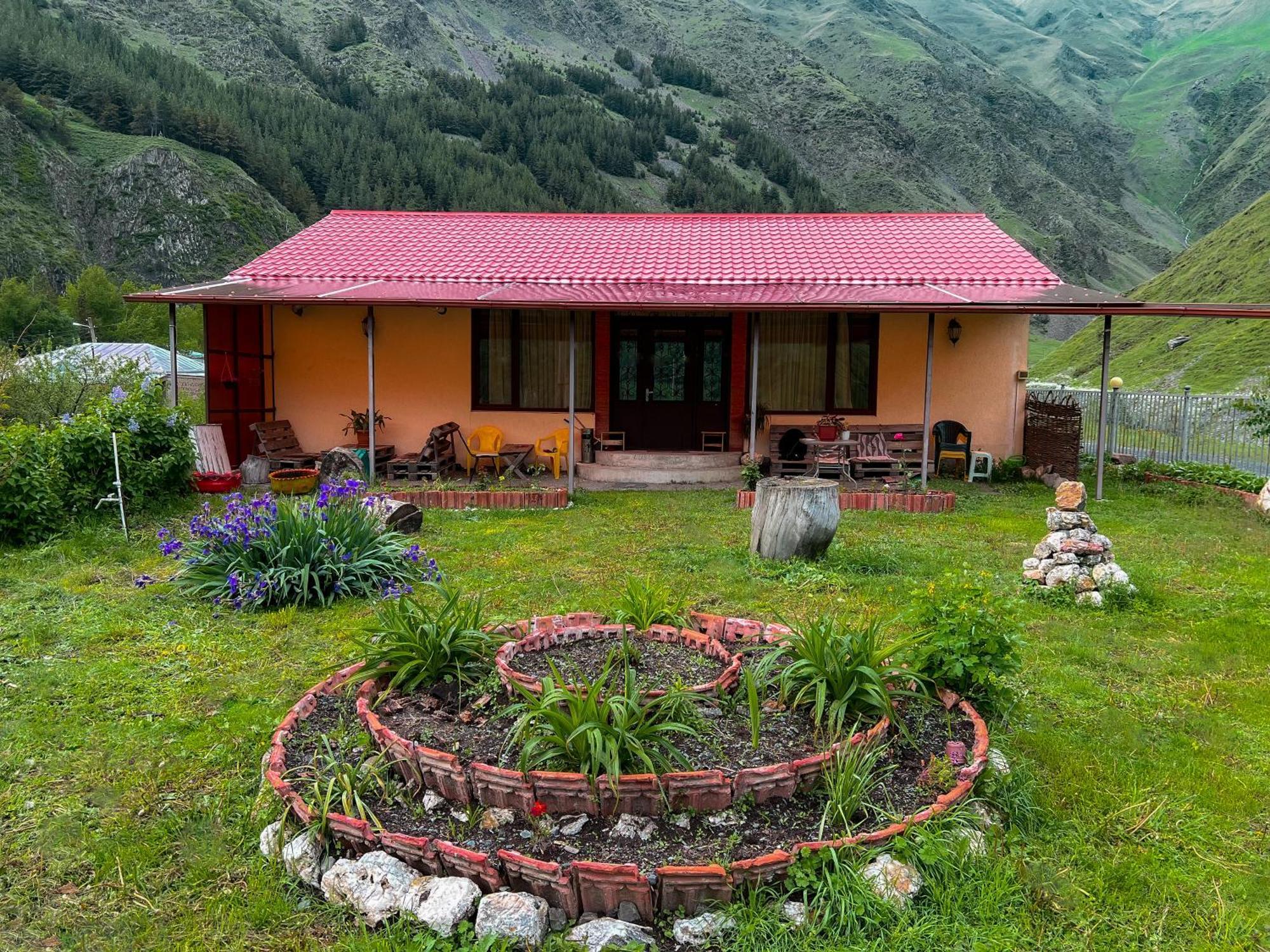 Villa Januka Garden At Sno Kazbegi Esterno foto
