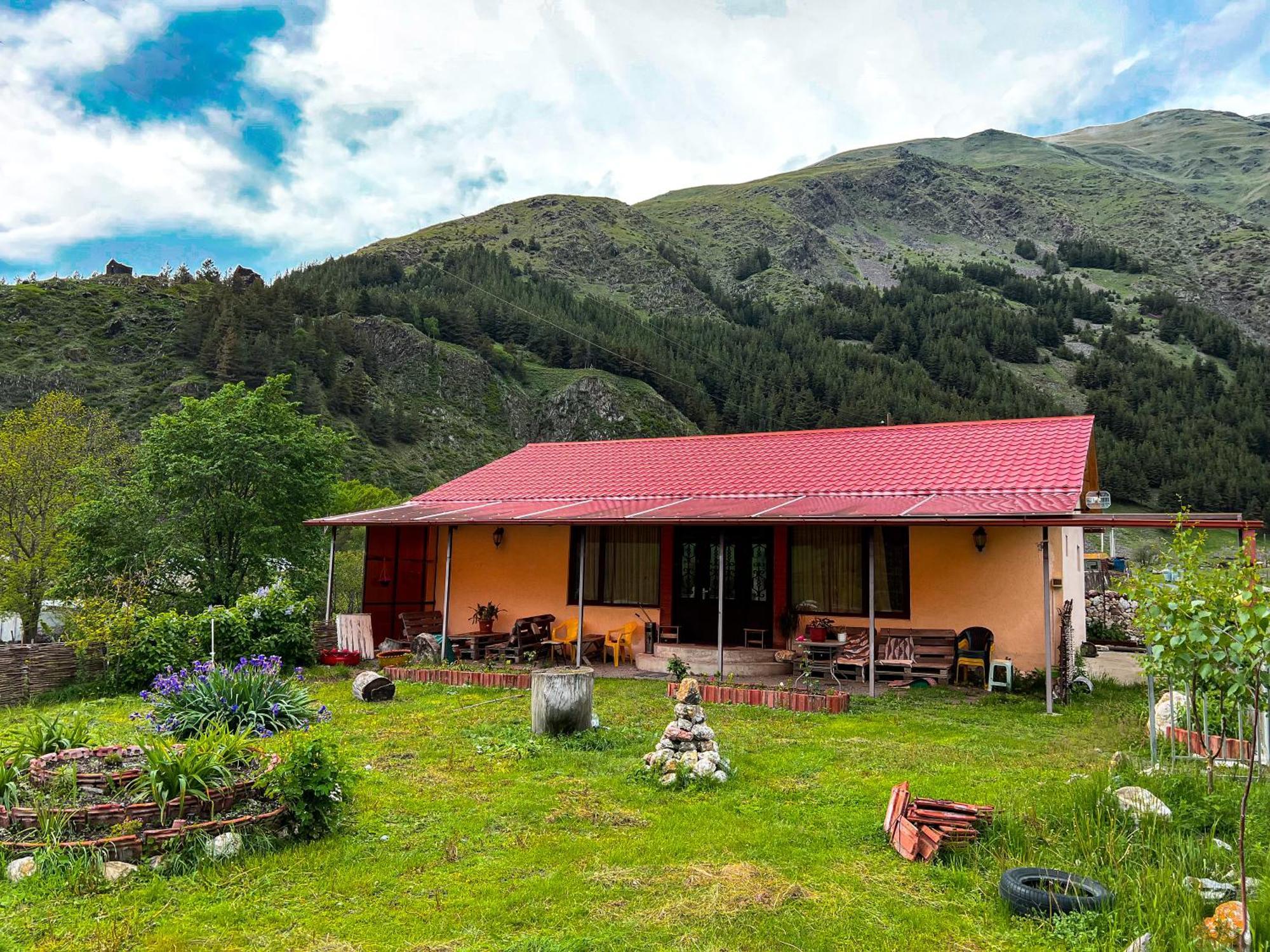 Villa Januka Garden At Sno Kazbegi Esterno foto