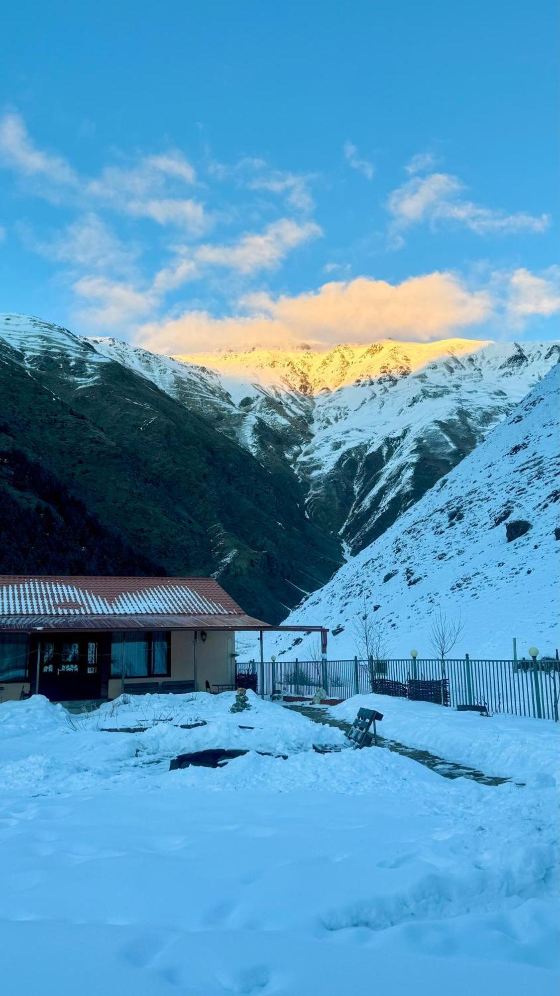 Villa Januka Garden At Sno Kazbegi Esterno foto